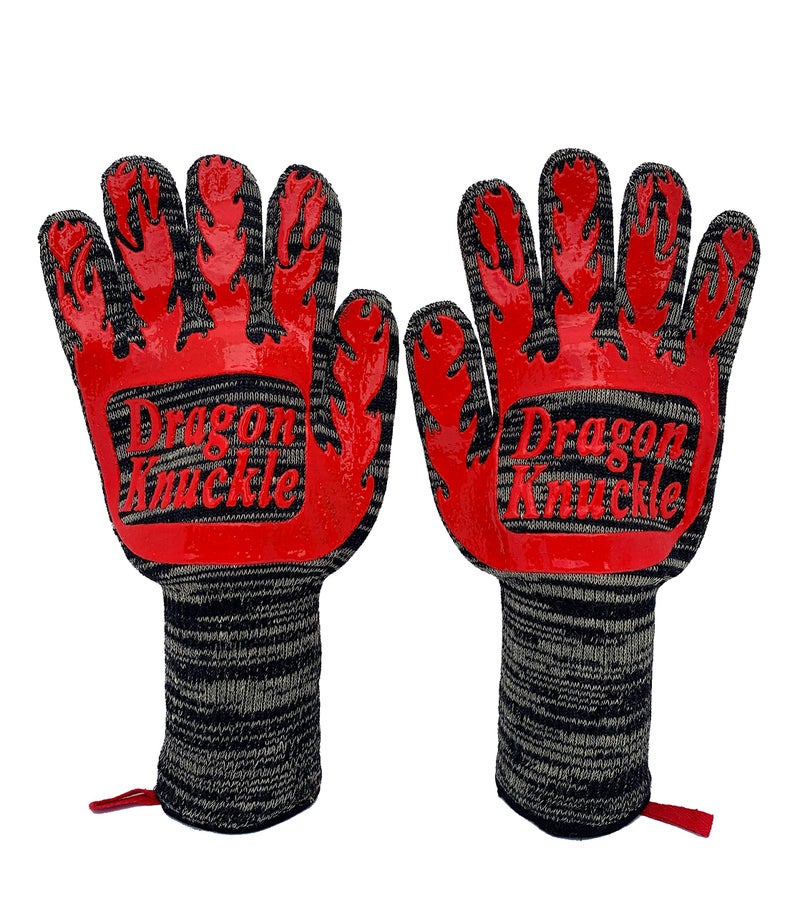 Dragon Knuckle قفازات شواء مقاومة للحرارة من دراجون ناكل جديدة ومحسّنة لتحمل 1472 درجة فهرنهايت - أدوات شواء الفحم للشواء كفلار نومكس مقاومة للقطع هدية رائعة - Image 1